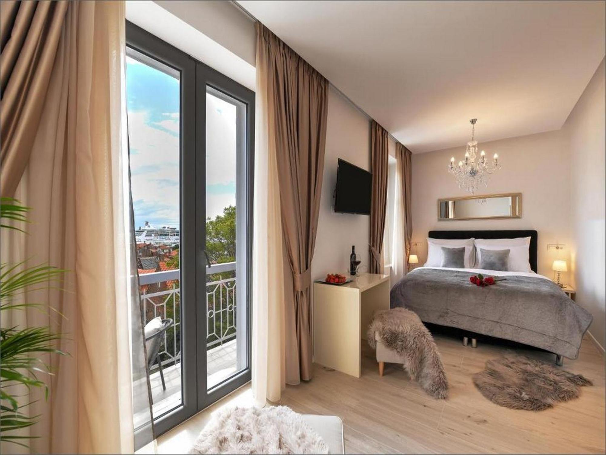 Via Porto Rooms Split Exterior photo